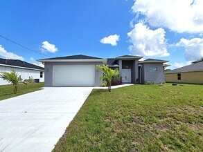 3704 16th St W in Lehigh Acres, FL - Building Photo - Building Photo
