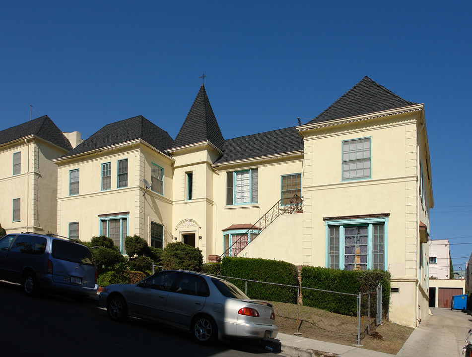 4466 Rosewood Ave in Los Angeles, CA - Foto de edificio