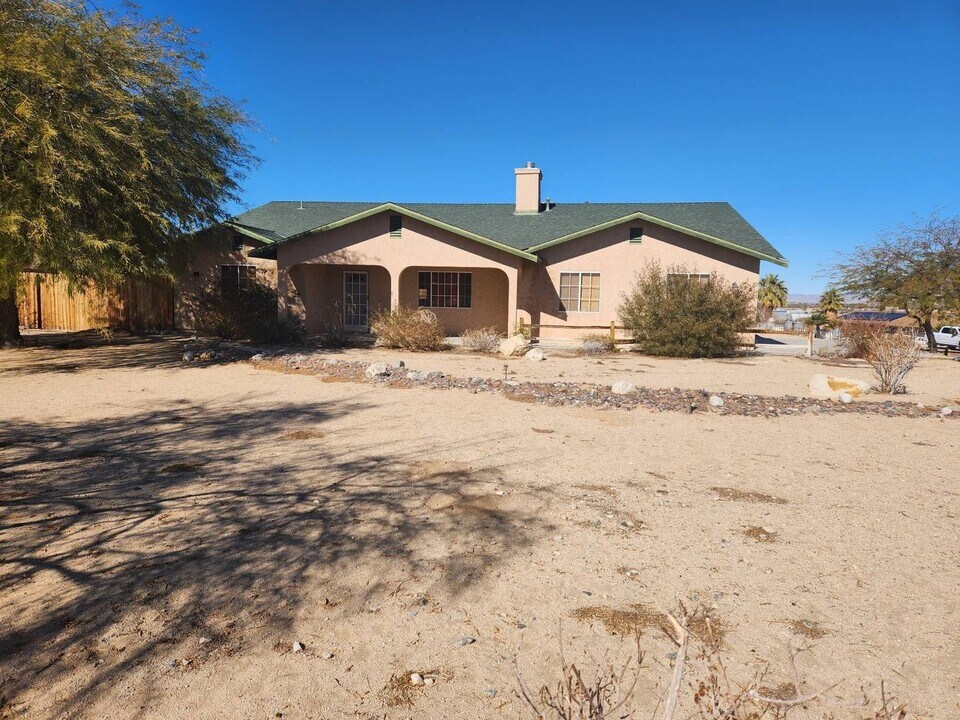 73989 Desert Dunes Dr in Twentynine Palms, CA - Building Photo