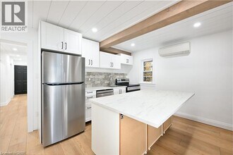 4968 King St in Beamsville, ON - Building Photo - Building Photo