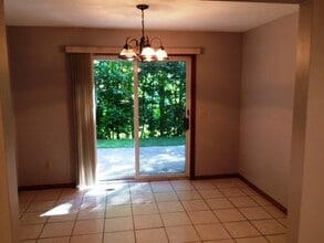 1105 W North Water St, Unit 1105 in New London, WI - Building Photo - Building Photo
