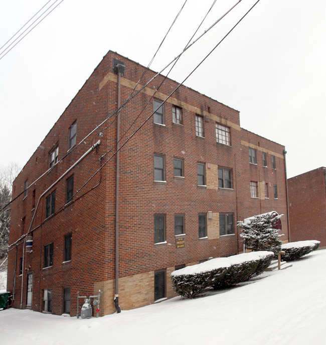 121 Mt Lebanon Blvd in Pittsburgh, PA - Foto de edificio - Building Photo