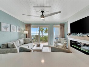 2506 N Rocky Point Dr in Tampa, FL - Building Photo - Building Photo
