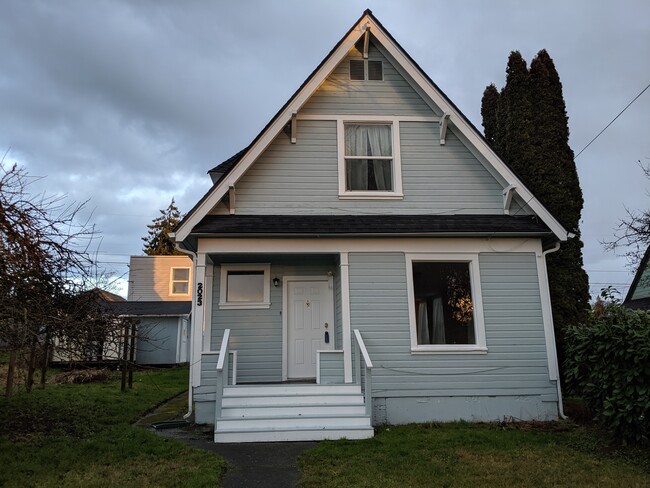 2023 Highland Ave | Rentals in Everett, WA