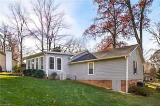 3041 Forest Line Dr in Clemmons, NC - Building Photo - Building Photo