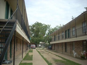 The Debutante Apartments in Dallas, TX - Building Photo - Building Photo