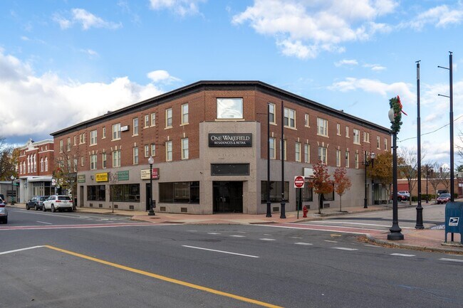 1 Wakefield St in Rochester, NH - Building Photo - Building Photo