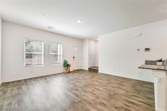 7483 Coastal Ledge St in Las Vegas, NV - Foto de edificio - Building Photo