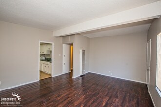 3669 E Waikiki Ave in Las Vegas, NV - Building Photo - Building Photo