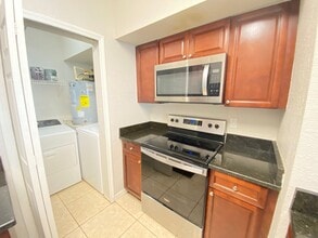 Just reduced!! Ready to move in!! Park Cen in Orlando, FL - Building Photo - Building Photo