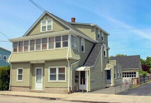 237 State St, Unit 3 in Bristol, RI - Building Photo