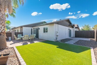 8681 E Latham St in Scottsdale, AZ - Foto de edificio - Building Photo