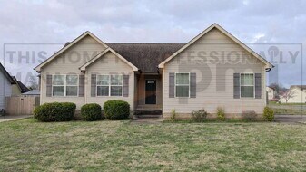 2298 Rattling Rd in Clarksville, TN - Building Photo