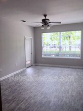 7990 Baymeadows Rd E in Jacksonville, FL - Foto de edificio - Building Photo