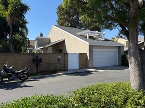 6 Leda in Irvine, CA - Building Photo - Building Photo