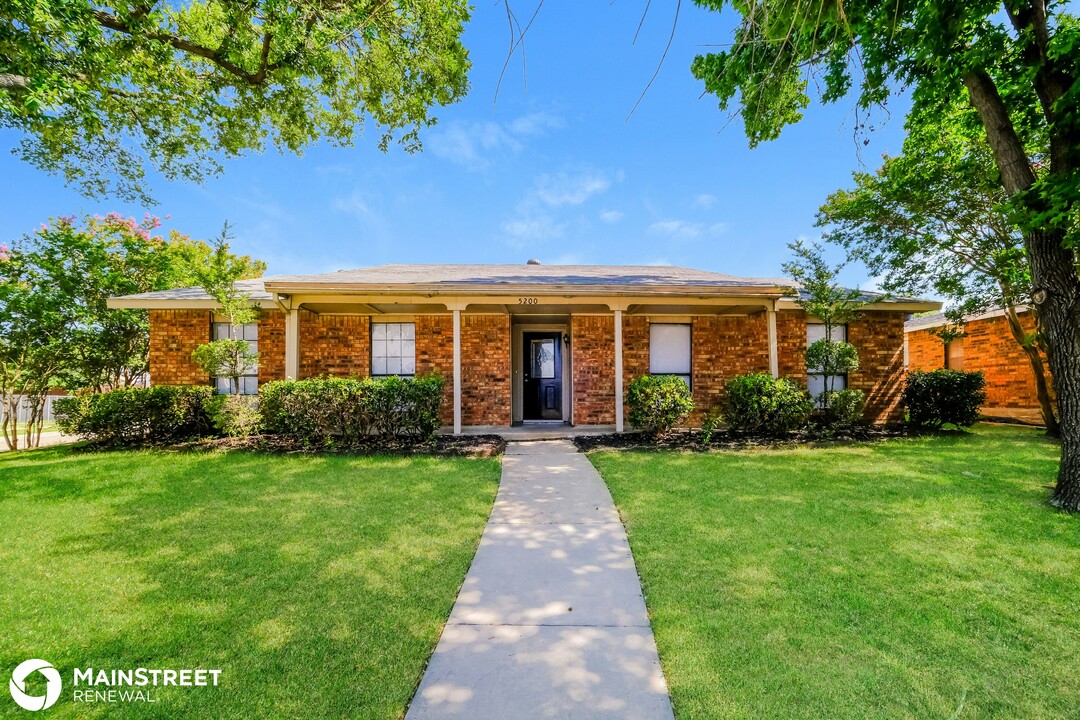 5200 N Colony Blvd in The Colony, TX - Building Photo