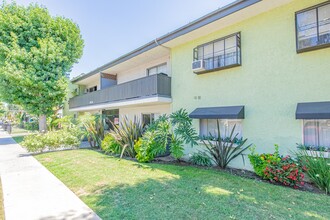 Cohasset Apartments in Winnetka, CA - Building Photo - Building Photo