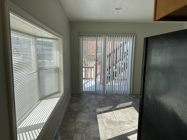 15 Henderson Ave, Unit 1 in Worcester, MA - Foto de edificio - Building Photo