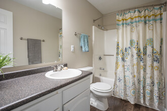 Greenfield Apartment Homes in Grand Rapids, MI - Building Photo - Interior Photo