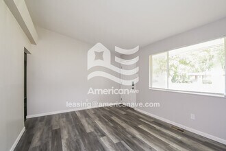 1745 Kay Dr in Florissant, MO - Foto de edificio - Building Photo