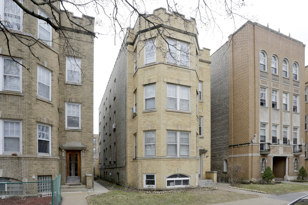 6231 N Washtenaw Ave in Chicago, IL - Building Photo