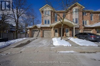 4045 Upper Middle Rd in Burlington, ON - Building Photo - Building Photo