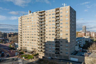 Summit House Apartments in West New York, NJ - Building Photo - Building Photo