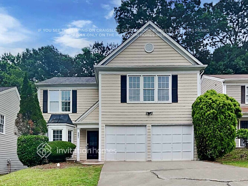 985 Wenham Ln in Lawrenceville, GA - Building Photo