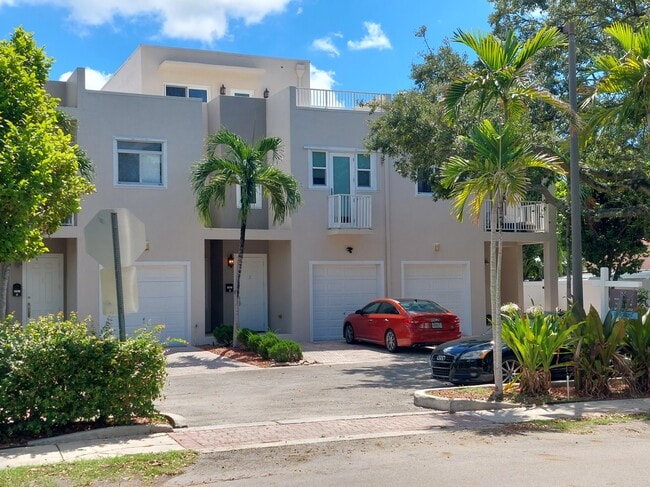 1115 N 17th Ave in Hollywood, FL - Foto de edificio - Building Photo