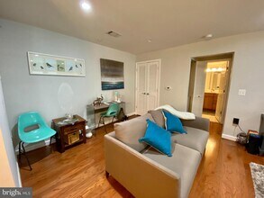 4149 S Four Mile Run Dr in Arlington, VA - Building Photo - Building Photo