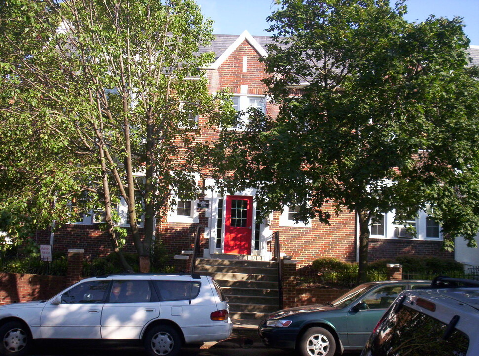 3516 W Pl NW in Washington, DC - Building Photo