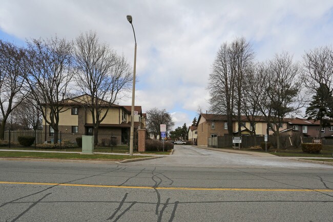 1180 Sandhurst Cir in Toronto, ON - Building Photo - Primary Photo