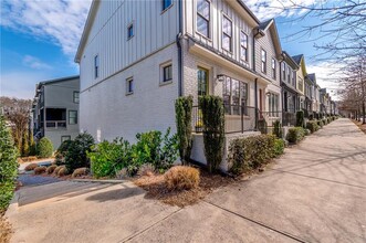 1147 Rambler Cross in Atlanta, GA - Foto de edificio - Building Photo