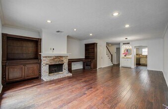 926 Memorial Village Dr in Houston, TX - Building Photo - Building Photo