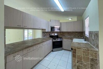 14725 SW 172nd St in Miami, FL - Foto de edificio - Building Photo