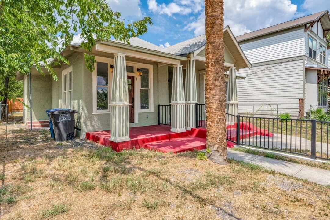 417 Paschal St in San Antonio, TX - Building Photo
