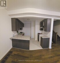 12 Timber Falls Dr in Brampton, ON - Building Photo - Building Photo