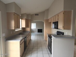 8703 W Puget Ave in Peoria, AZ - Foto de edificio - Building Photo