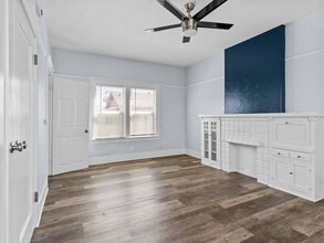 1049 E 5th St, Unit G in Long Beach, CA - Building Photo - Building Photo