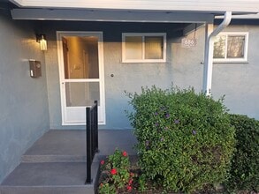 686 Coakley Dr in San Jose, CA - Foto de edificio - Building Photo