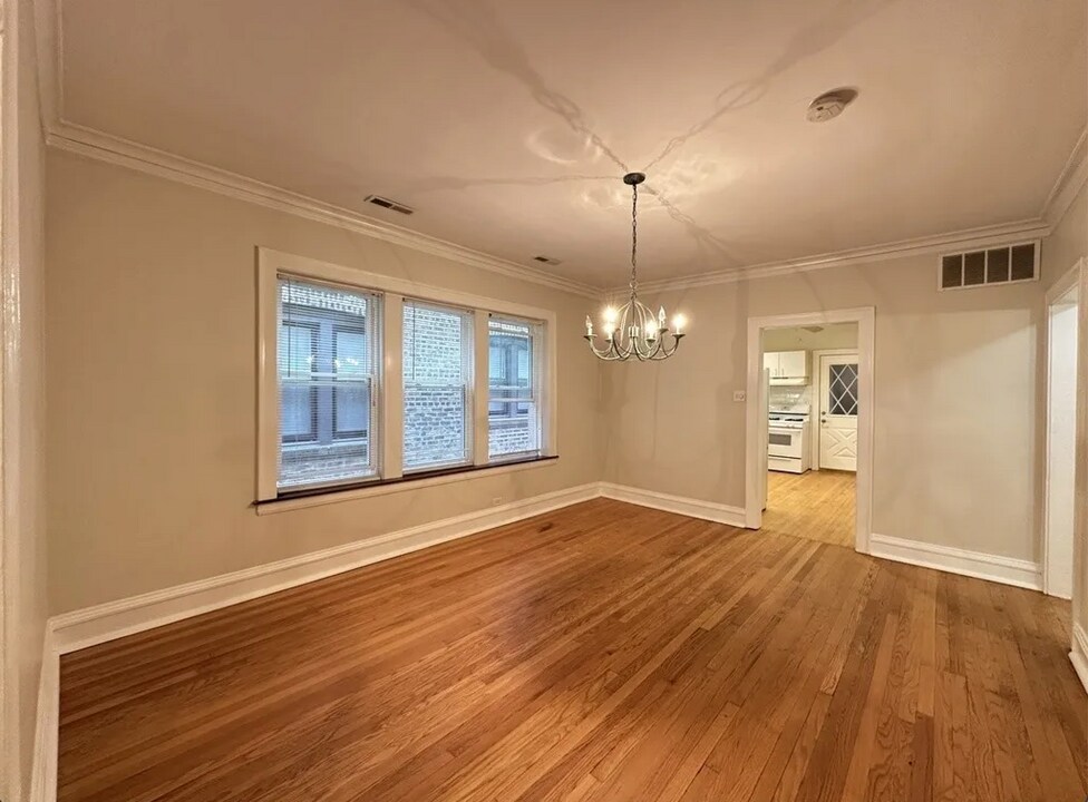 2619 W Greenleaf Ave in Chicago, IL - Building Photo