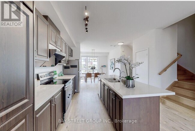 10 Emily Charron Ln in Richmond Hill, ON - Building Photo - Building Photo