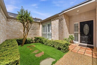 2513 Country Club Blvd in Sugar Land, TX - Building Photo - Building Photo