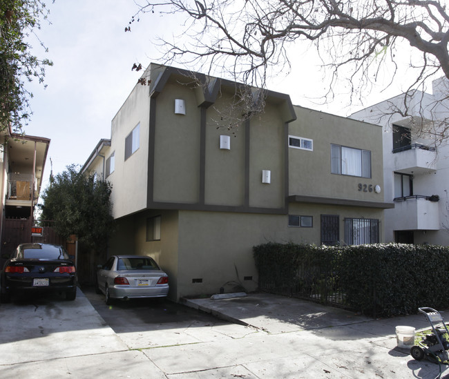 926 N Hudson Ave in Los Angeles, CA - Building Photo - Building Photo