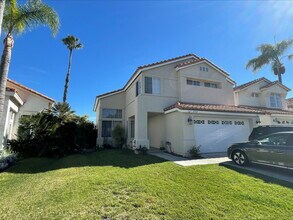 3734 Via Las Villas in Oceanside, CA - Foto de edificio - Building Photo
