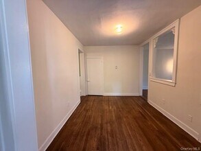 25 Sheep Pasture Rd in Port Jefferson, NY - Building Photo - Building Photo
