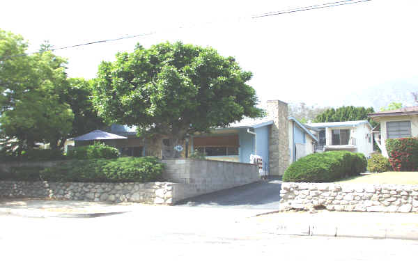 291 W Montecito Ave in Sierra Madre, CA - Building Photo