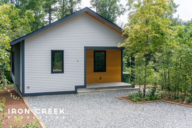 11 Hilltopia Rd in Asheville, NC - Building Photo - Building Photo
