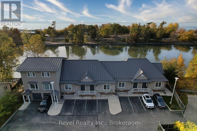 64 River Rd E in Wasaga Beach, ON - Building Photo - Building Photo