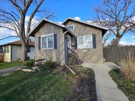 185 Pick Ave in Elmhurst, IL - Building Photo